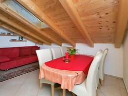 Apartment With Terrace in Aschau im Zillertal