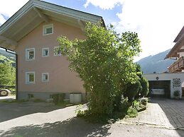 Apartment With Terrace in Aschau im Zillertal