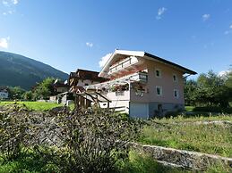 Apartment With Terrace in Aschau im Zillertal
