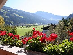 Apartment With Terrace in Aschau im Zillertal