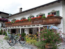 Apartment With Terrace in Aschau im Zillertal