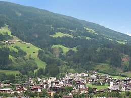 Apartment With Terrace in Aschau im Zillertal