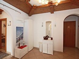 Spacious Apartment in Stumm