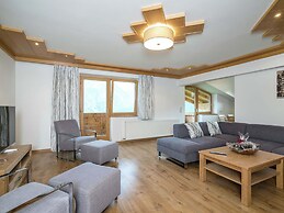 Large Luxury Chalet near Ski Area Zillerarena Königsleiten