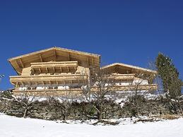 Large Luxury Chalet near Ski Area Zillerarena Königsleiten