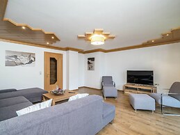 Large Luxury Chalet near Ski Area Zillerarena Königsleiten