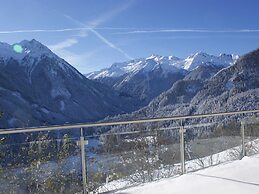 Large Luxury Chalet near Ski Area Zillerarena Königsleiten
