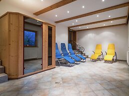 Large Luxury Chalet near Ski Area Zillerarena Königsleiten