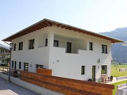 Apartment in Mayrhofen With Garden