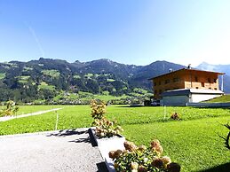 Apartment in Mayrhofen With Garden
