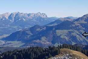 Gorgeous Chalet with Hot Tub in Tyrol