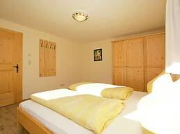 Gorgeous Chalet with Hot Tub in Tyrol