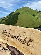 Gorgeous Chalet with Hot Tub in Tyrol