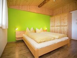 Gorgeous Chalet with Hot Tub in Tyrol