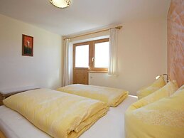 Gorgeous Chalet with Hot Tub in Tyrol