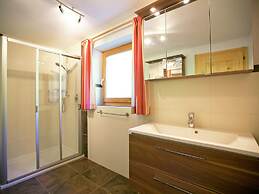 Gorgeous Chalet with Hot Tub in Tyrol