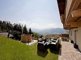 Gorgeous Chalet with Hot Tub in Tyrol