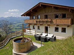 Gorgeous Chalet with Hot Tub in Tyrol