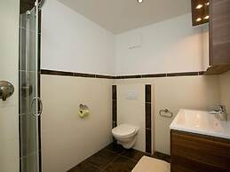 Gorgeous Chalet with Hot Tub in Tyrol