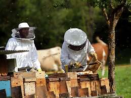 Gorgeous Chalet with Hot Tub in Tyrol