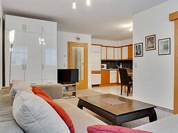 Comfortable Apartment in Zell am See Near Forest