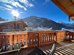 Premium Chalet With Sauna on a Sunny Slope