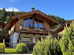 Premium Chalet With Sauna on a Sunny Slope
