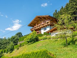 Cozy Apartment With Mountain Views