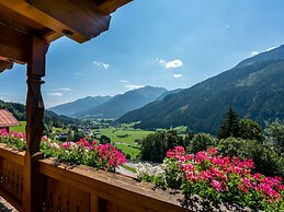 Cozy Apartment With Mountain Views