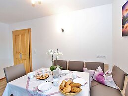 Cozy Apartment With Mountain Views