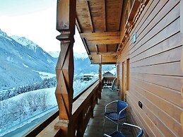 Cozy Apartment With Mountain Views