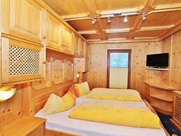 Cozy Apartment With Mountain Views