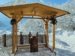 Cozy Apartment With Mountain Views