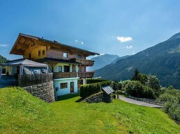 Cozy Apartment With Mountain Views