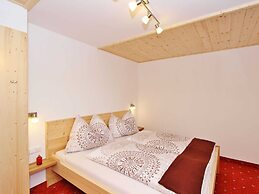 Cozy Apartment With Mountain Views