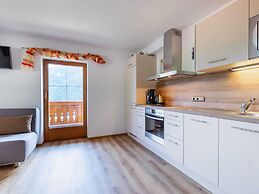 Cozy Apartment With Mountain Views