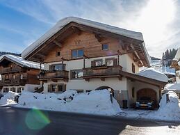 Unique Chalet in the Center of Elmau, Near Ski Lift