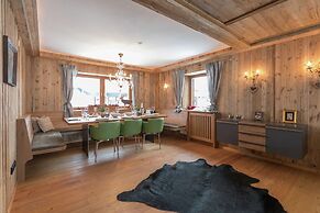 Unique Chalet in the Center of Elmau, Near Ski Lift
