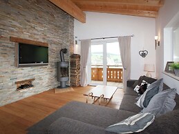 Stunning Holiday Home With Balcony, Ski Storage, Parking