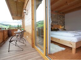 Stunning Holiday Home With Balcony, Ski Storage, Parking