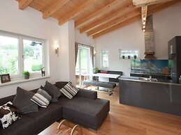 Stunning Holiday Home With Balcony, Ski Storage, Parking