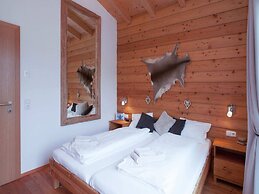 Stunning Holiday Home With Balcony, Ski Storage, Parking