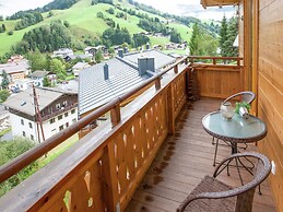 Stunning Holiday Home With Balcony, Ski Storage, Parking