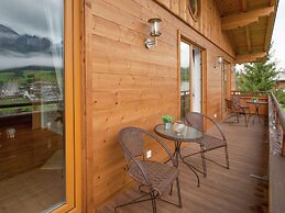 Stunning Holiday Home With Balcony, Ski Storage, Parking