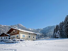 Spacious Chalet near Ski Area in Itter