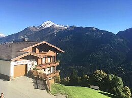 Quaint Apartment in Finkenberg near Ski Lift
