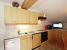 Quaint Apartment in Finkenberg near Ski Lift