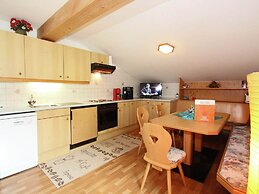 Quaint Apartment in Finkenberg near Ski Lift