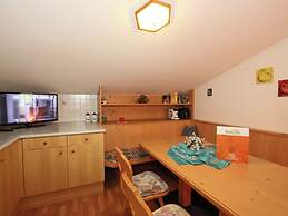 Quaint Apartment in Finkenberg near Ski Lift