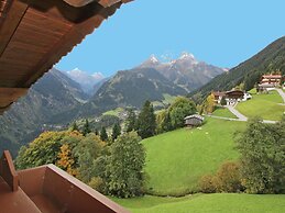 Quaint Apartment in Finkenberg near Ski Lift